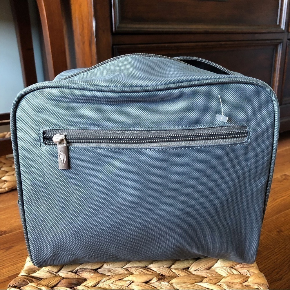 Mens Gray travel bathroom bag